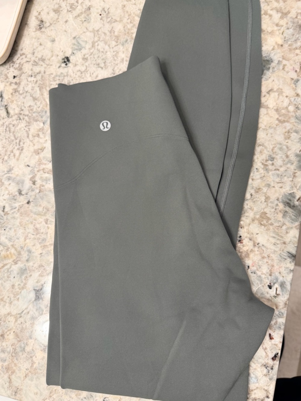 Lululemon Glow Up Leggings 25” size 6 - Picture 3 of 4